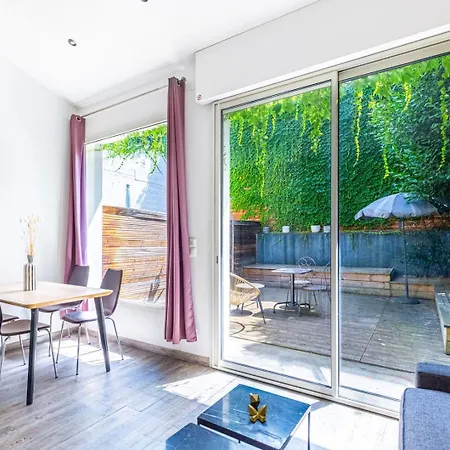Apartment Centre *