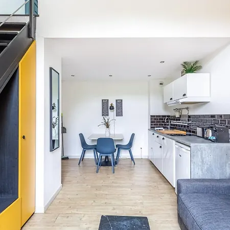 Apartment Centre