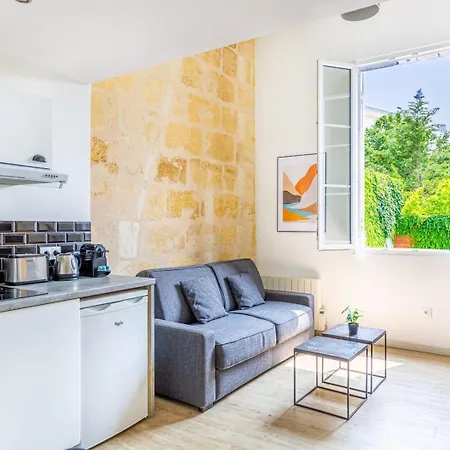Apartment Centre *