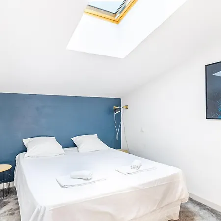 Apartment Centre *