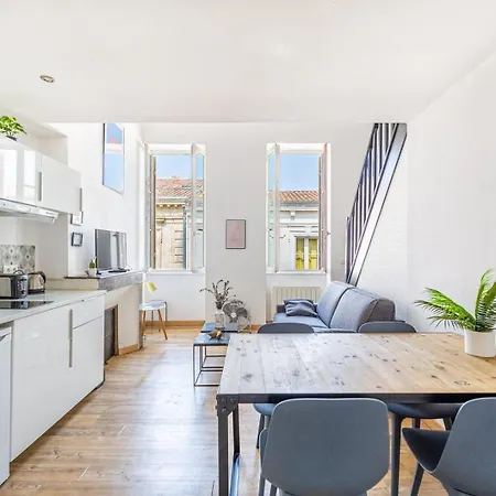 Apartment Centre