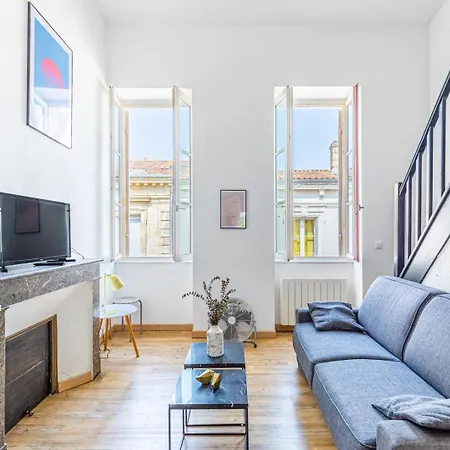 Apartment Centre *