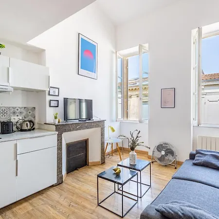 Apartment Centre